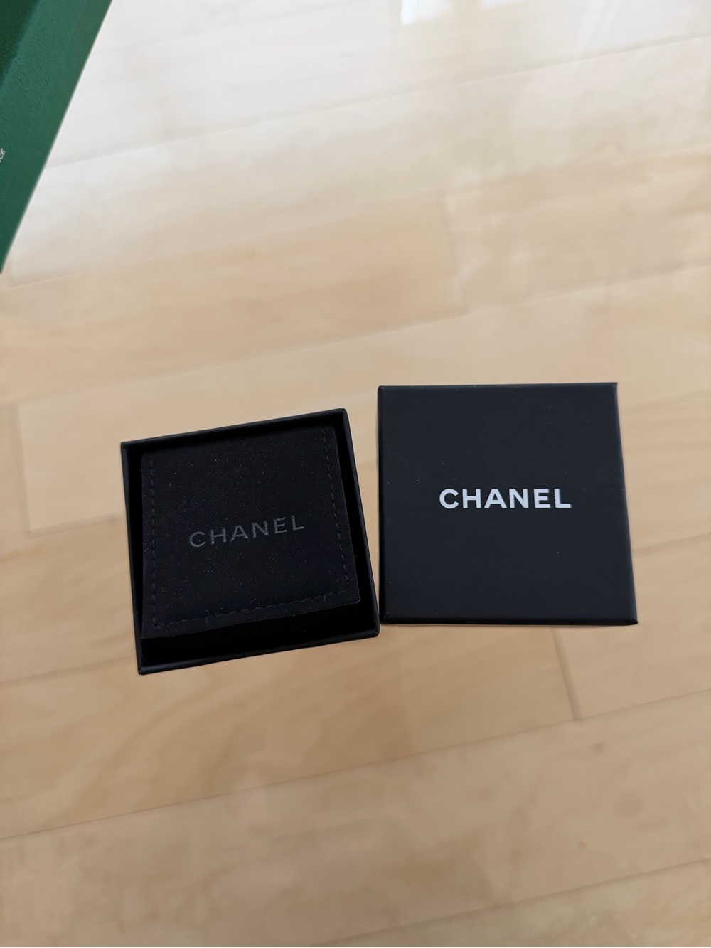 CHANEL Silver pearl heart Logo CC Crystal Earrings - Picture 5 of 10